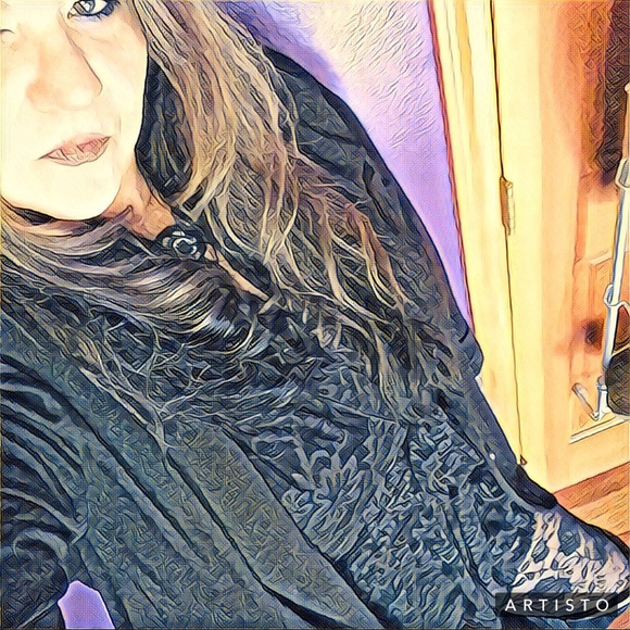 Meet your Posher, Lauren - Picture 2 of 8